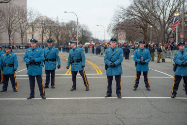WASHINGTON, DC - 20 Ocak 2017: Donald Trump 'ın ABD' nin Washington DC 'deki 45. Başkanı olarak göreve başlamasından sonra Pennsylvania Bulvarı' ndaki New Jersey Eyalet Polisi.