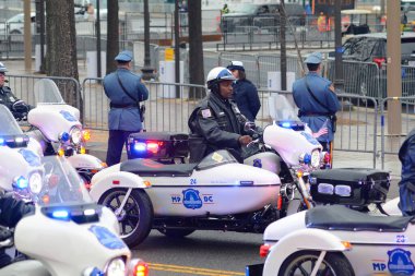 WASHINGTON, DC - 20 Ocak 2017: ABD 'nin başkenti Washington' da ABD 'nin 45. Başkanı olarak Donald Trump' ın göreve başlamasından sonra Polis Motosiklet Formasyonu Sürücüsü.
