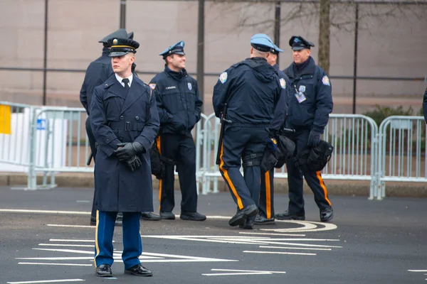 WASHINGTON, DC - 20 Ocak 2017: Maryland Montgomery County polisi, Donald Trump 'ın ABD' nin Washington DC 'deki 45..