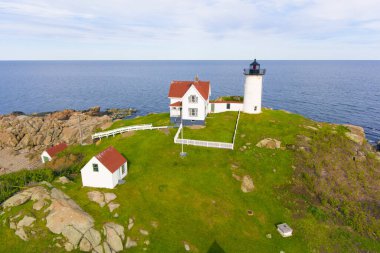 Neddick Burnu Deniz Feneri (Nubble Lighthouse) Maine ME, ABD 'deki Old York Village' da hava manzarası.