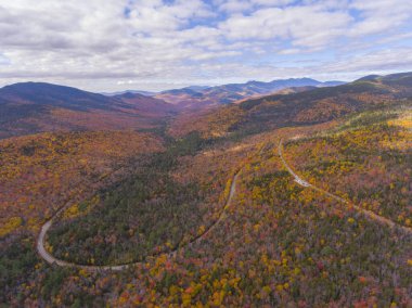 White Mountain Ulusal Ormanı, Hancock Notch hava manzarası yakınlarındaki Kancamagus Otobanı 'nda New Hampshire NH, ABD.