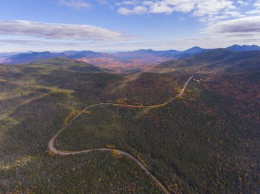 White Mountain Ulusal Ormanı, Hancock Notch hava manzarası yakınlarındaki Kancamagus Otobanı 'nda New Hampshire NH, ABD.