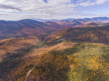 White Mountain Ulusal Ormanı, Hancock Notch hava manzarası yakınlarındaki Kancamagus Otobanı 'nda New Hampshire NH, ABD.