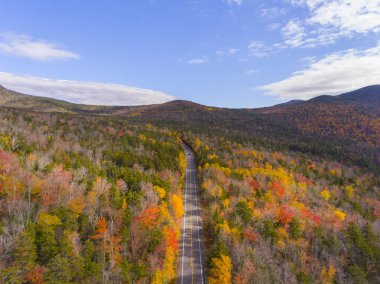 White Mountain Ulusal Ormanı, Hancock Notch hava manzarası yakınlarındaki Kancamagus Otobanı 'nda New Hampshire NH, ABD.