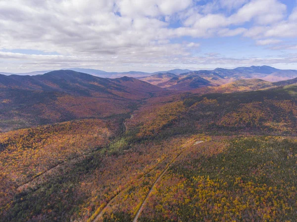 White Mountain Ulusal Ormanı, Hancock Notch hava manzarası yakınlarındaki Kancamagus Otobanı 'nda New Hampshire NH, ABD.