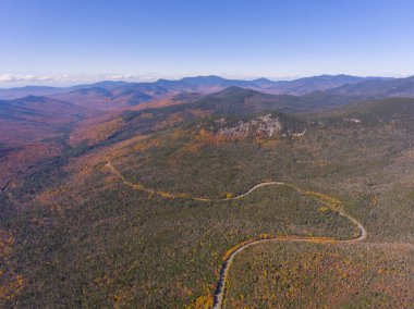 Beyaz Dağ Ulusal Ormanı, Kancamagus Karayolu 'nda Wangan Overlook hava manzaralı, New Hampshire NH, ABD.