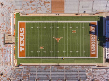 Teksas Üniversitesi 'nin Austin, Teksas' taki Darrell K RoyalTexas Memorial Stadyumu 'nun havadan görüntüsü. 1924 'ten beri Uzunboynuzlar futbol takımının evidir..