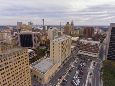 Amerika Kulesi 'nin ve San Antonio, Teksas, TX, ABD' deki şehir merkezinin havadan görüntüsü..