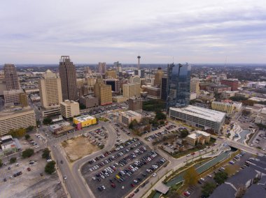 Amerika Kulesi 'nin ve San Antonio, Teksas, TX, ABD' deki şehir merkezinin havadan görüntüsü..