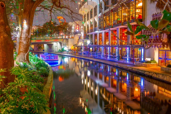 San Antonio River Paseo Barco Con Luz Cerca Villita Centro — Foto de Stock