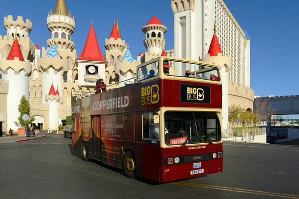 Big Bus Tours Frente Castillo Excalibur Las Vegas Nevada Estados —  Fotos de Stock