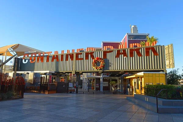 Fremont Caddesi Fremont Doğu Bölgesi 'ndeki konteyner parkı girişi Las Vegas, Nevada, ABD.