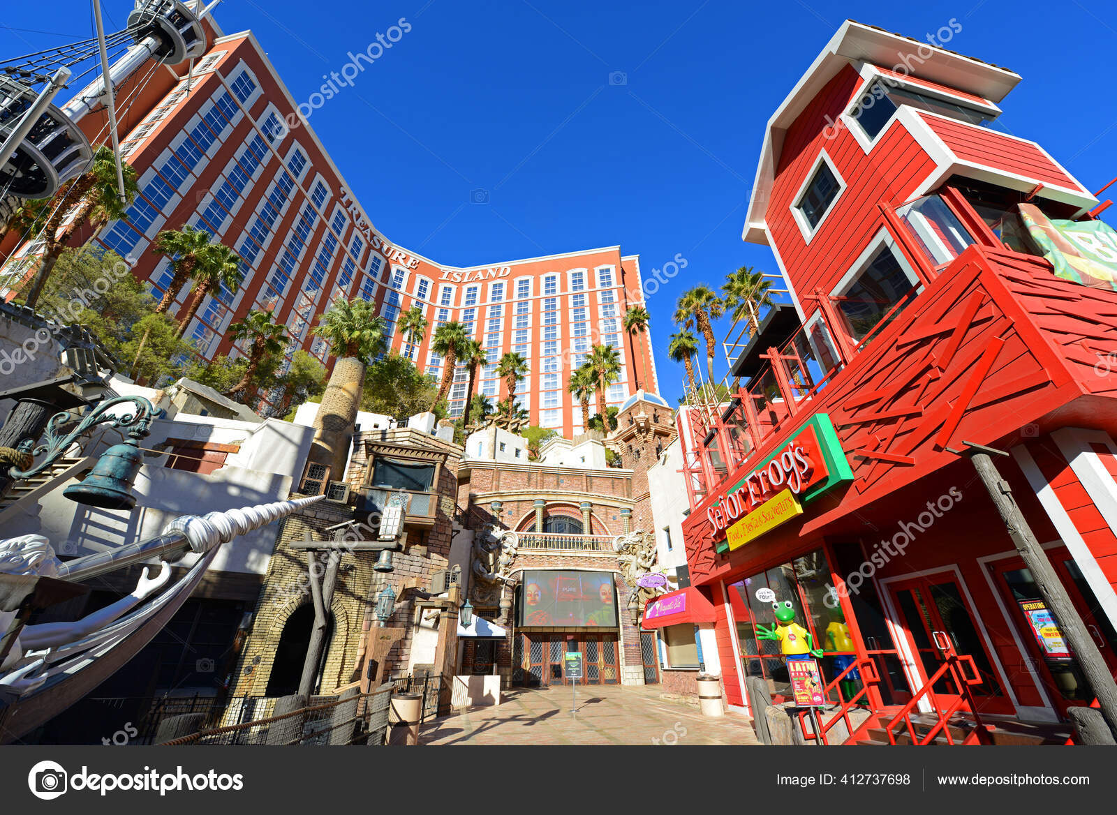 Treasure Island 是美国内华达州拉斯维加斯拉斯维加斯大道上的一个豪华度假胜地和赌场酒店的主题是加勒比海盗—— 库存社论照片©
