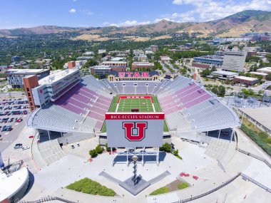 Utah Salt Lake City, Utah Üniversitesi 'ndeki RiceEccles Stadyumu' nun havadan görünüşü. Utah Utes 'in evidir ve 2002 Olimpiyatları' nda ana stadyum olarak kullanılmıştır.