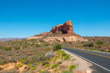 Arches Ulusal Parkı 'ndaki Devils Garden' da Mesa ve Butte manzarası, Moab, Utah, ABD.