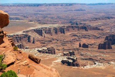 Canyon ve White Rim 'in Canyonlands Ulusal Parkı' ndaki Grand View Point 'ten havadan görünüşü, Moab, Utah, ABD.
