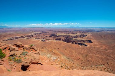 Canyon ve White Rim 'in Canyonlands Ulusal Parkı' ndaki Grand View Point 'ten havadan görünüşü, Moab, Utah, ABD.