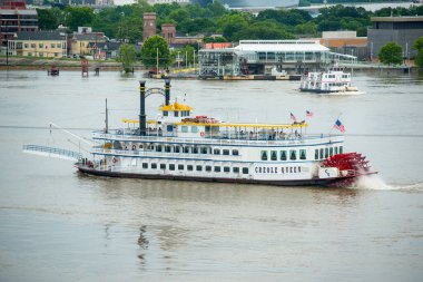 Paddle Wheeler Creole Queen Mississippi Nehri üzerinde New Orleans, Louisiana, ABD.