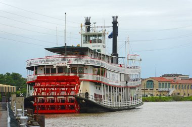 Natchez vapuru New Orleans, Louisiana, ABD limanına yanaştı..