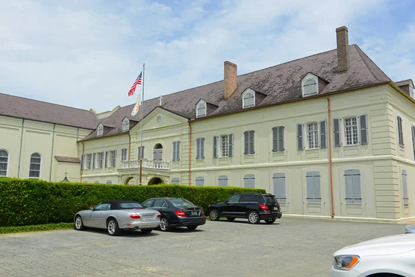 New Orleans, Louisiana, ABD 'deki French Quarter' da 1100 Chartres Caddesi 'ndeki eski Ursuline Manastırı. 1752 'de inşa edilen bu bina, şu anda Ulusal Tarihi Yerler Kaydı..