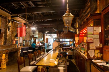 Tarihi restoran, Royal Caddesi 'ndeki Court of Two Sisters iç mekanı New Orleans, Louisiana, ABD.