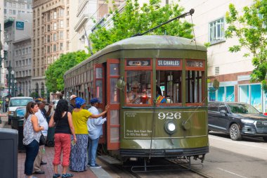 RTA antika tramvay St. Charles Line Route 12, New Orleans şehir merkezindeki Canal Street, Louisiana, ABD. Bu hat ABD Ulusal Tarihi Yerler olarak kaydedilmiştir..
