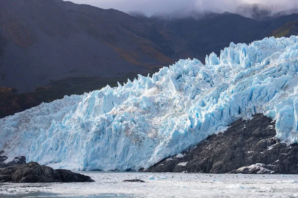 2019年9月 美国阿拉斯加州苏厄德附近Kenai Fjord国家公园的Aialik冰川 — 图库照片