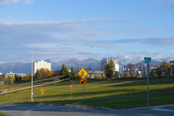 Quyana Park Centre Ville Anchorage Avec Les Montagnes Chugach Arrière — Photo