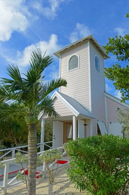 Half Moon Cay 'deki kilise, Little San Salvador Adası, Bahamalar. Half Moon Cay, Hollanda 'nın Bahamalar şehrinde bulunan özel bir adadır..