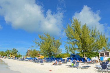 Half Moon Cay, Little San Salvador Adası, Bahamalar. Half Moon Cay, Hollanda 'nın Bahamalar şehrinde bulunan özel bir adadır..