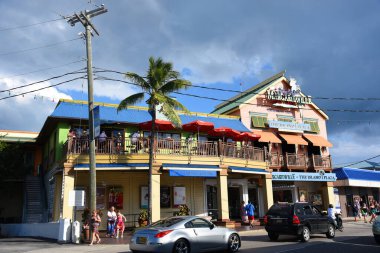 George Town, Grand Cayman, Cayman Adaları 'ndaki Harbour Drive' daki tarihi dükkan..