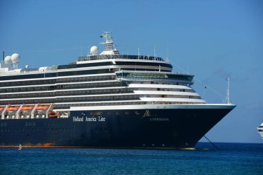Hollanda Amerikan Hat Gemisi Zuiderdam, George Town, Cayman Adaları 'nda demirledi..