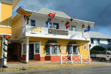 George Town, Grand Cayman, Cayman Adaları 'ndaki Harbour Drive' daki tarihi dükkan..