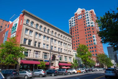 Manchester, New Hampshire NH 'de Merrimack Caddesi yakınlarındaki Elm Caddesi ve City Hall Plaza' daki tarihi Beacon binası.. 