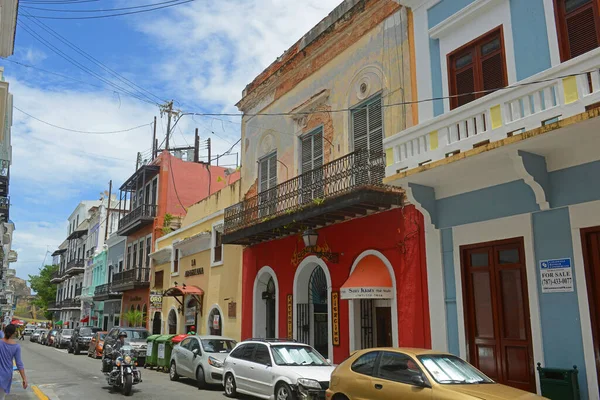 波多黎各旧圣胡安Colon广场附近的Calle San Francisco历史建筑 — 图库照片