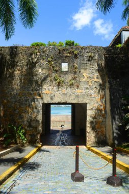 San Juan Geçidi (Puerta de San Juan), San Juan, Porto Riko. Puerta de San Juan 1700 'lerin sonlarında şehri işgalcilerden korumak için inşa edildi..