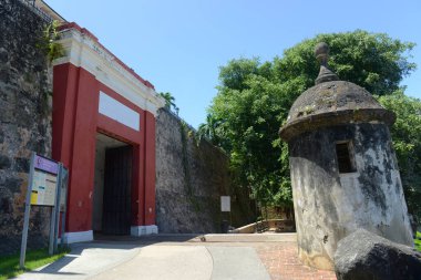 San Juan Geçidi (Puerta de San Juan), San Juan, Porto Riko. Puerta de San Juan 1700 'lerin sonlarında şehri işgalcilerden korumak için inşa edildi..