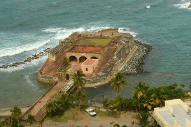 Fortin de San Geronimo de Boqueron (San Geronimo Kalesi) hava manzaralı, San Juan, Porto Riko. San Geronimo de Boqueron, Condado Gölü 'nün ağzında yer alan küçük bir kale..