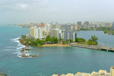 Condado bölgesinin havadan görüntüsü. Condado, San Juan, Santurce, San Juan, Porto Riko 'nun doğusunda yer alan bir üst sınıf topluluğudur.