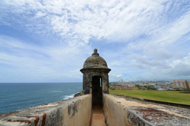 Castillo San Felipe del Morro El Morro nöbetçi kulübesi, San Juan, Porto Riko. Castillo San Felipe del Morro, 1983 yılından bu yana UNESCO Dünya Mirası Alanı olarak belirlendi..