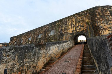 Castillo San Felipe del Morro El Morro, San Juan, Porto Riko. Castillo San Felipe del Morro, 1983 yılından bu yana UNESCO Dünya Mirası Alanı olarak belirlendi..