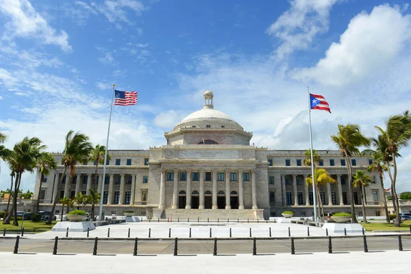 波多黎各国会大厦 Puerto Rico Capitol Capitolio Puerto Rico 是一座位于波多黎各圣胡安市中心的博城艺术大厦 — 图库照片