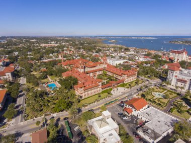 St. Augustine, Florida, ABD 'deki Flagler Koleji' nin Ponce de Leon Hall hava manzarası. Ponce de Leon Hall, İspanya Kolonisi tarzı ile ABD Ulusal Tarihi Tarihi Eserdir..
