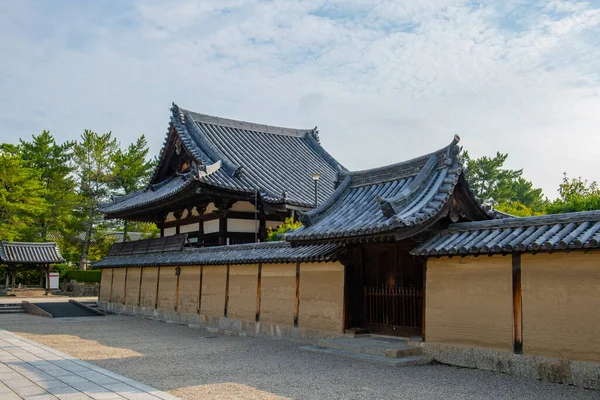 Horyu Ji Tapınağı, Japonya 'nın Nara ilinin Ikaruga şehrinde bulunan bir Budist tapınağıdır. Bu tapınak, Horyu-ji Bölgesi UNESCO Dünya Mirası Alanındaki Budist Anıtlarına ait..