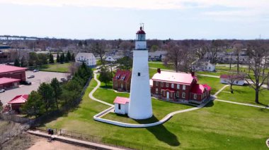 Fort Gratiot Deniz Feneri 1825 'te Huron Gölü' nden St. Clair Nehri 'nin girişine inşa edilmiştir.. 