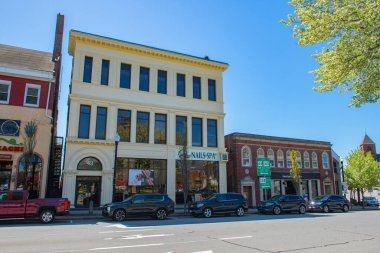 Taunton Green, Bristol County, Massachusetts MA, ABD 'deki tarihi şehir merkezinde ana caddedeki tarihi ticari blok binaları.. 