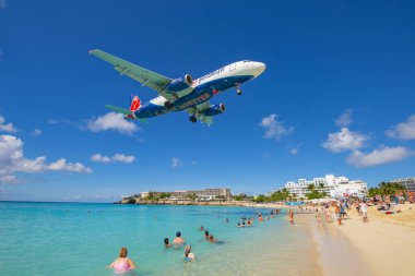 JetBlue Airways Airbus 320-200 N605JB Boston Red Sox Ahırı Prenses Juliana Havalimanı SXM 'ye inmeden önce, Hollanda Karayipleri. 