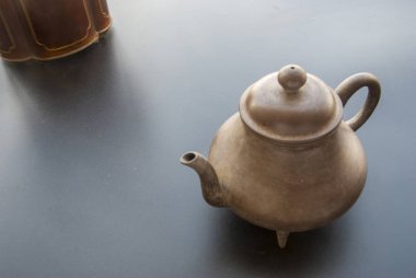 Çay ve çay karşısında yer
