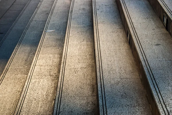 Escaleras de cemento conectadas a la senda del skytrain BTS —  Fotos de Stock