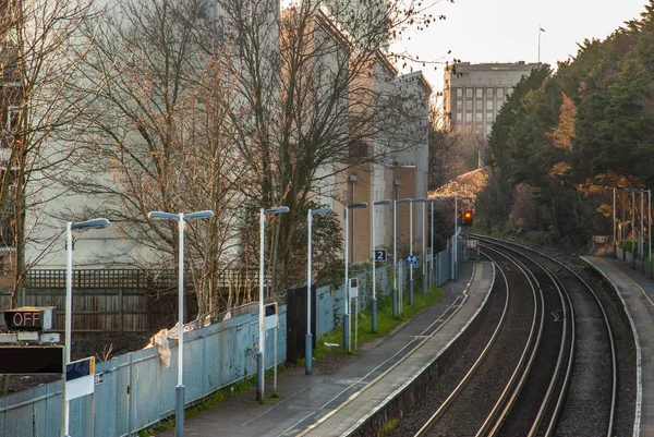 Διαδρομή τρένου στο σταθμό Kew Bridge — Φωτογραφία Αρχείου